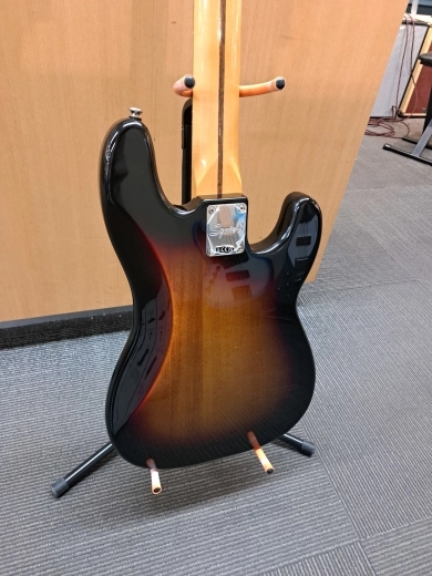 Squier Left Handed Classic Vibe Bass 3